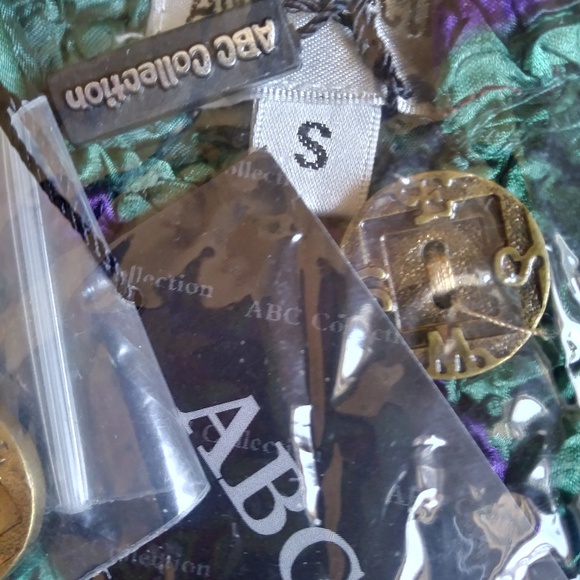 Jacket with hood. - Picture 3 of 5